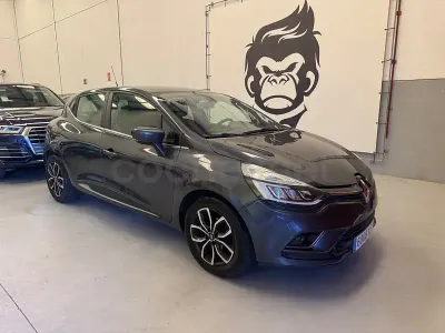 Usado Renault Clio IV Zen 90 CV (66 kW) 2017 Gris / plata Berlina