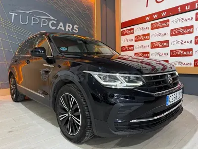 Begagnad VW Tiguan Life 150 HK (110 kW) 2021 Svart SUV