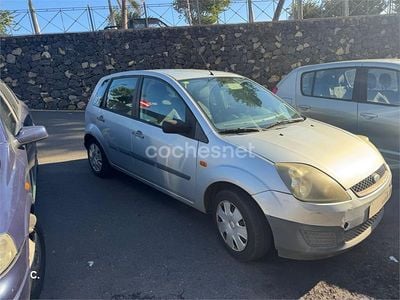 Usado Ford Fiesta Futura 68 CV (50 kW) 2009 Gris / plata Utilitario