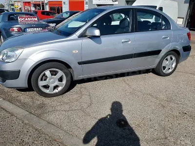 Usado Kia Rio EX 110 CV (80 kW) 2006 Azul Berlina