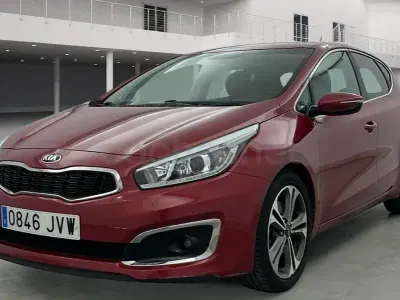 Usado Kia Ceed 120 CV (88 kW) 2016 Granate Utilitario