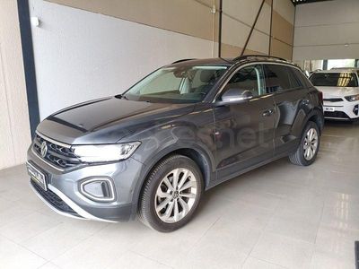 Usado VW T-Roc Life 110 CV (80 kW) 2024 Gris / plata SUV