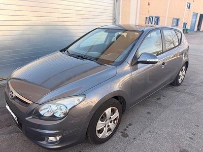 Usado Hyundai i30 Classic 109 CV (80 kW) 2009 Negro Berlina