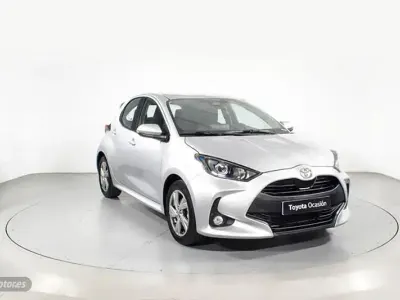 Usado Toyota Yaris Hybrid Active 116 CV (85 kW) 2025 Gris Berlina