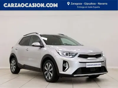 Usado Kia Stonic 84 CV (61 kW) 2023 Plateado SUV