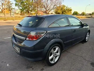 Usado Opel Astra GTC Enjoy 105 CV (77 kW) 2006 Azul Berlina