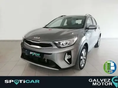 Usado Kia Stonic 101 CV (74 kW) 2024 Gris SUV