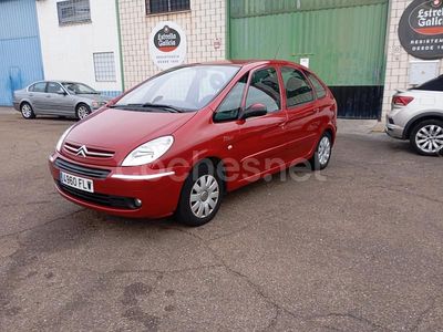 Usado Citroën Xsara Picasso Exclusive 110 CV (80 kW) 2007 Granate Monovolumen