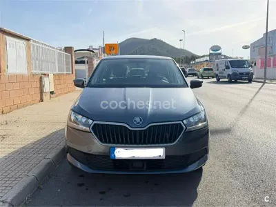 Usado Skoda Fabia Ambition 75 CV (55 kW) 2019 Gris / plata Utilitario