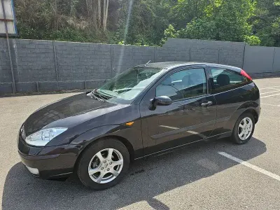 Używany Ford Focus Trend 100 KM (73 kW) 2003 Czarny Sedan/Limuzyna