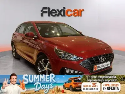 Usado Hyundai i30 120 CV (88 kW) 2021 Rojo Berlina