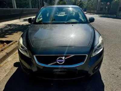 Usado Volvo C30 Momentum 114 CV (83 kW) 2011 Gris Utilitario