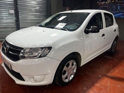 Usado Dacia Sandero Lauréate 75 CV (55 kW) 2014 Blanco Berlina