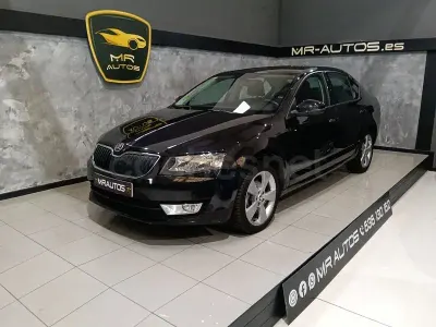 Usado Skoda Octavia Ambition 150 CV (110 kW) 2014 Negro Familiar