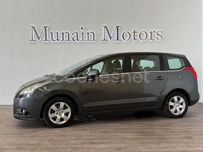 Usado Peugeot 5008 Premium 112 CV (82 kW) 2011 Gris / plata Monovolumen