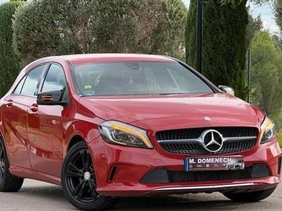 Usado Mercedes A180 122 CV (89 kW) 2017 Rojo Berlina