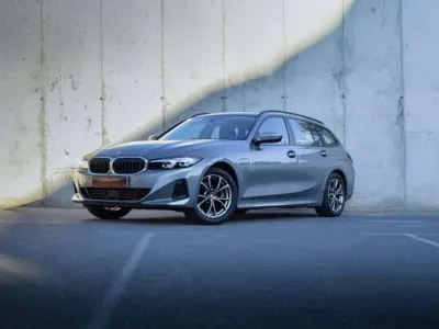 Usado BMW 330e Sport Line 292 CV (214 kW) 2023 Gris Familiar