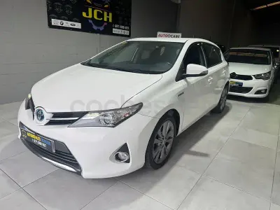 Usado Toyota Auris Hybrid Advance 136 CV (100 kW) 2013 Blanco Berlina