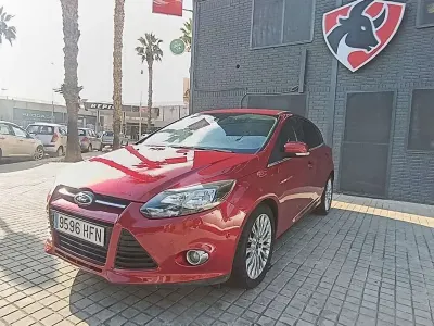 Usado Ford Focus Titanium 150 CV (110 kW) 2011 Burdeos Utilitario