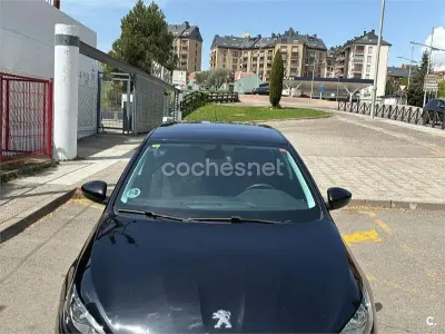 Käytetty Peugeot 308 Active 115 HP (84 kW) 2014 Musta Sedan