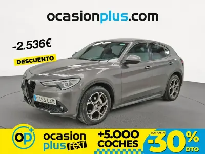 Usado Alfa Romeo Stelvio Sprint 190 CV (139 kW) 2022 Gris / plata SUV