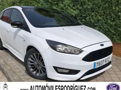Usado Ford Focus ST-Line 125 CV (91 kW) 2017 Blanco Utilitario