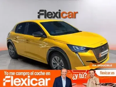 Usado Peugeot e-208 Allure 100 kW (136 CV) 2024 Amarillo Utilitario