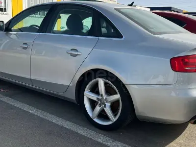 Usado Audi A4 265 HP (194 kW) 2010 Cinzento Sedan