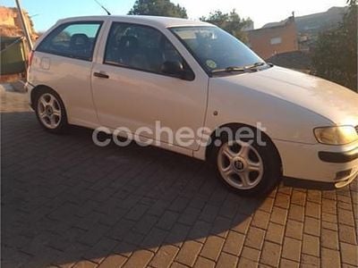 Blanco Usado 2002 Seat Ibiza Berlina | 2500 € (Precio justo)