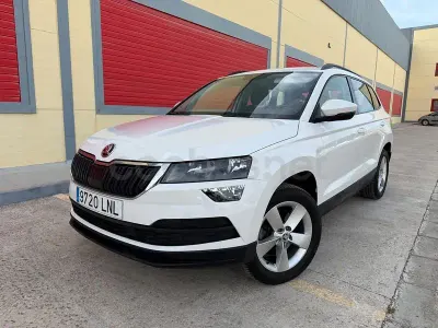 Usado Skoda Karoq Ambition 150 CV (110 kW) 2021 Blanco SUV