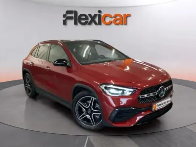 Usado Mercedes GLA200 150 CV (110 kW) 2023 Granate SUV