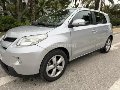 Usado Toyota Urban Cruiser Active 100 CV (73 kW) 2009 Gris / plata Utilitario