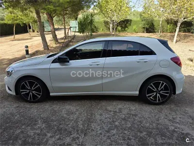 Usado Mercedes A180 Urban 109 CV (80 kW) 2013 Blanco Berlina