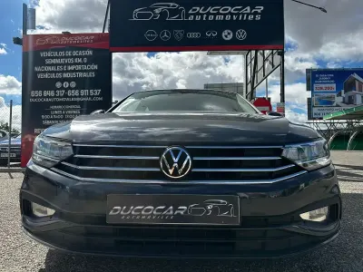 Usado VW Passat Business 122 CV (89 kW) 2021 Gris / plata Berlina