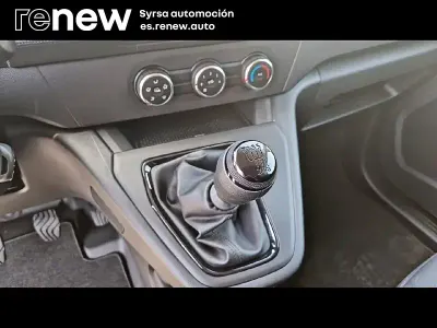 Usado Renault Kangoo 95 CV (69 kW) 2024 Blanco Monovolumen