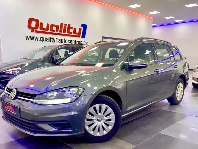 Usado VW Golf VII Business 115 CV (84 kW) 2018 Gris / plata Familiar