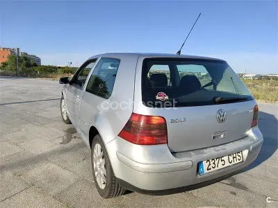 Usado VW Golf IV Advance 110 CV (80 kW) 2003 Gris / plata Berlina