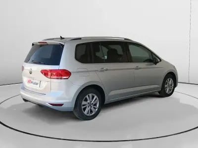 Usado VW Touran Advance 150 CV (110 kW) 2023 Gris Monovolumen