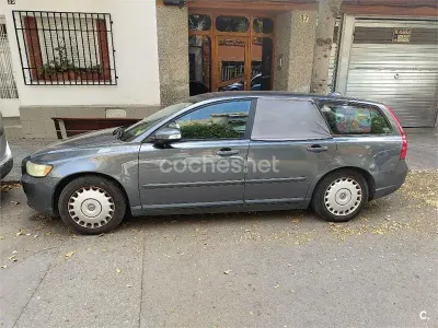 Usado Volvo V50 Kinetic 136 CV (100 kW) 2007 Gris / plata Familiar