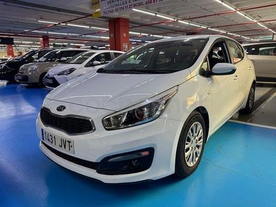 Käytetty Kia Ceed 100 HP (73 kW) 2016 Valkoinen Viistoperä