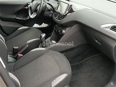 Usado Peugeot 208 Style 92 CV (67 kW) 2014 Beige Utilitario