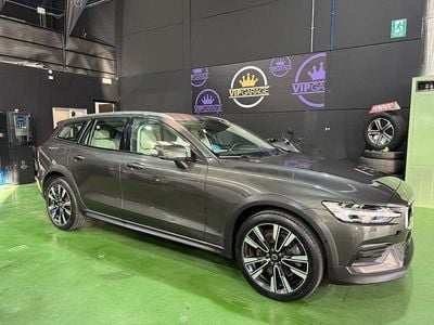Usado Volvo V60 CC Plus 250 CV (183 kW) 2022 Gris / plata Familiar