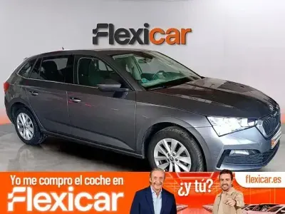 Usado Skoda Scala Selection 115 CV (84 kW) 2024 Gris Utilitario