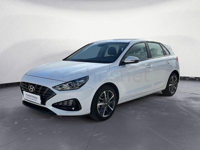 Usado Hyundai i30 110 CV (80 kW) 2022 Blanco Berlina