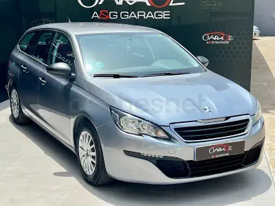 Usado Peugeot 308 SW Access 100 CV (73 kW) 2016 Gris / plata Familiar