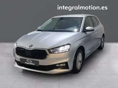 Usado Skoda Fabia Selection 95 CV (69 kW) 2025 Gris Utilitario