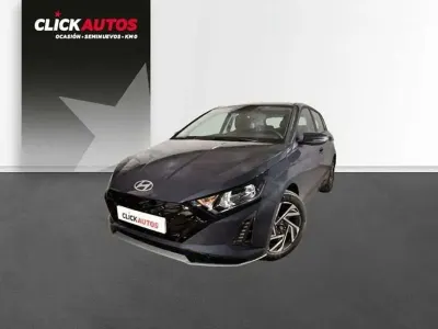 Usado Hyundai i20 101 CV (74 kW) 2024 Gris Utilitario