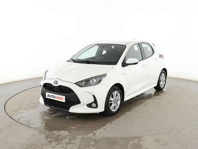 Usado Toyota Yaris Hybrid Active 116 CV (85 kW) 2021 Blanco Berlina