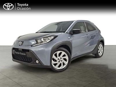Usado Toyota Aygo X Play 72 CV (52 kW) 2024 Gris / plata SUV