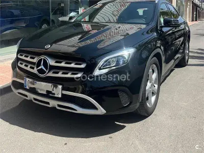 Usado Mercedes GLA200 136 CV (100 kW) 2019 Negro SUV